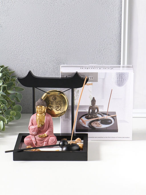 Японский сад камней настольный «Дзен. Будда в розовом у гонга», с подставкой для благовоний и набором аксессуаров, 13.2×15×16 см