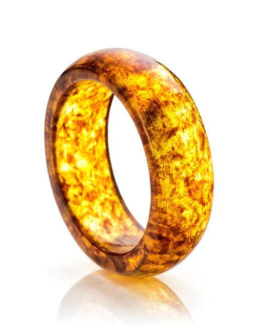 Тонкое пёстрое кольцо из натурального формованного янтаря Везувий