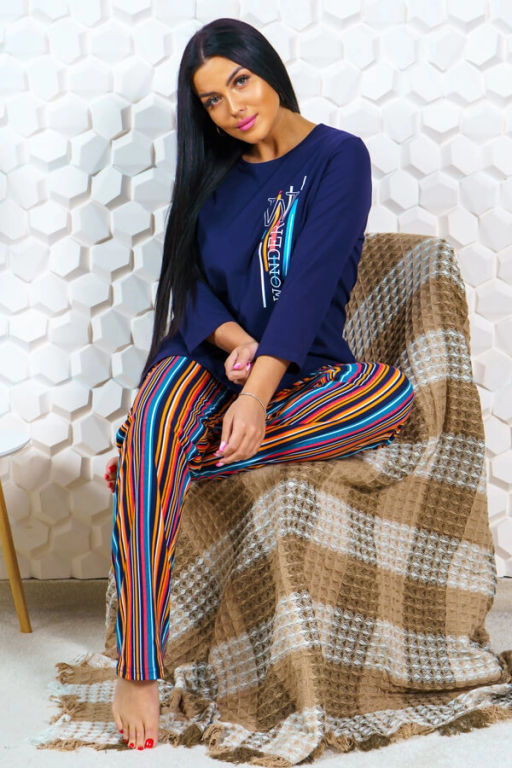 Костюм женский, цвет синий бежевый красный