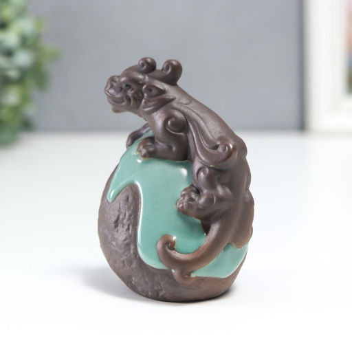 Сувенир керамика "Дракон на жемчужине" голубая глазурь 8,5х6,3 см