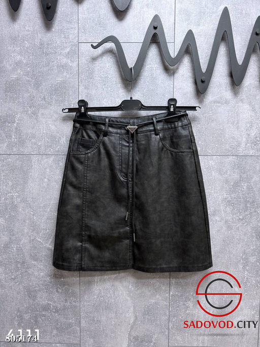 Юбка с разрезом из экокожи