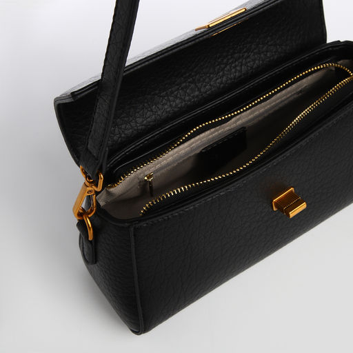 Сумка женская,26*9*12, отд на клапане, 2 ремня, чёрный - Textura фото 8