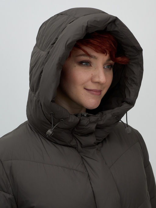 Пальто зимнее утепленное с капюшоном женское темно-коричневого цвета 7623TK - Visdeer фото 2