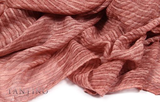 Большой,красивый палантин, выполненный из гофрированной ткани и украшенный тонкими нитями люрекса - Tantino фото 3