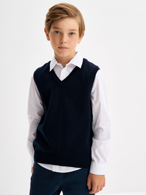 Темно-синий вязаный жилет для мальчика