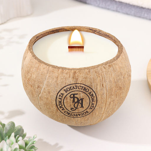 Ароматическая свеча в подсвечнике из кокоса, апельсин, соевый воск, 8×10 см, в коробке