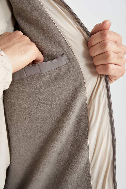 Водоотталкивающее пальто стандартного кроя с капюшоном на флисовой подкладке - Defacto фото 9