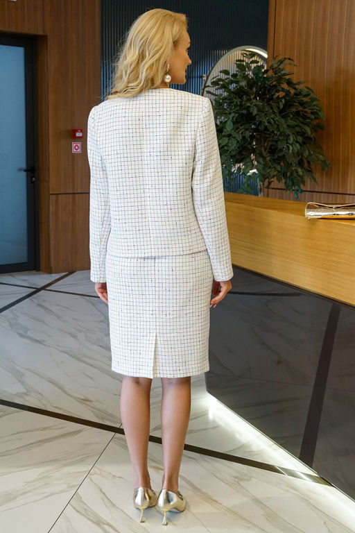 Костюм ALANI 2402-Р молоко с переплетением разноцветных нитей