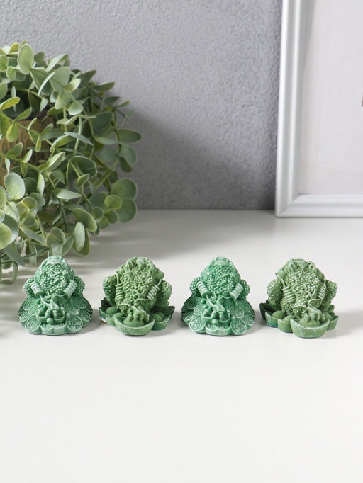 Сувенир полистоун "Денежная жаба на монетах со слитком" набор 4 шт зелёный 5х4,3х4 см