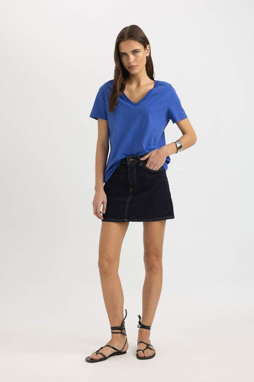 Базовая футболка из чесаного хлопка с короткими рукавами и V-образным вырезом стандартного кроя - Defacto фото 2