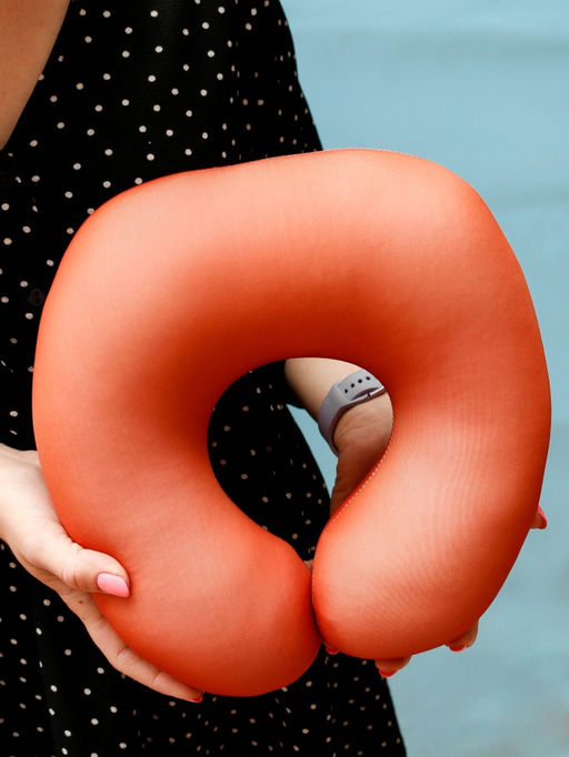 Подголовник антистресс Hugme toys Какашка