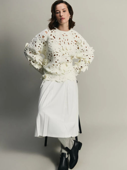 Фактурный джемпер с объёмными цветами / Zarina