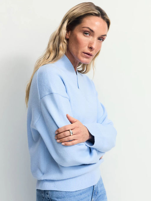 Джемпер оверсайз с V-образной горловиной / Zarina