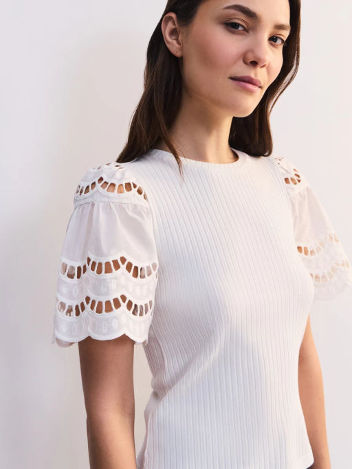 Приталенная футболка с шитьем на рукавах ZR2605023419-2 / Zarina