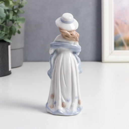 Фигурка керамика «Девочка с шарфом, с голубем», цветной, 14×5×5.5 см