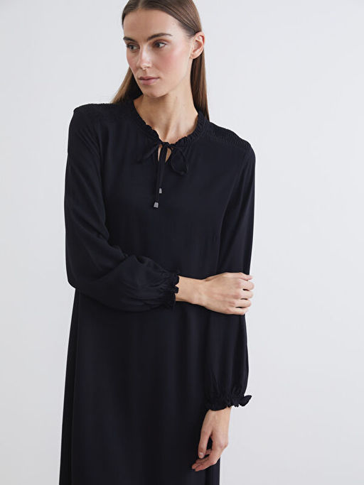 Ba?lamal? Yaka Elbise