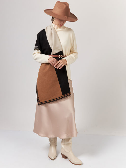 В СОСТАВЕ ШЕРСТЬ И КАШЕМИР Большой, мягкий, теплый однотонный двусторонний палантин. - Tantino фото 2