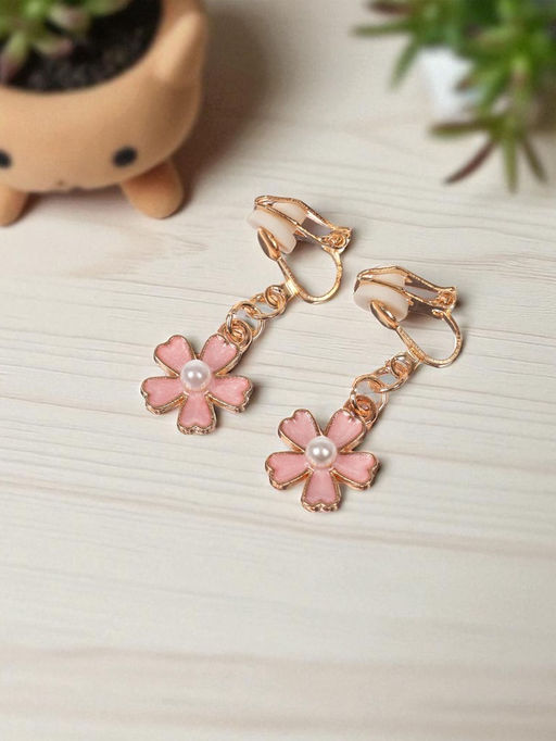 Цена за 3 шт. Серьги-клипсы детские Выбражулька «Цветочек», с жемчужиной, бело-персиковые в золоте