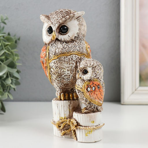 Фигурка полистоун «Серый филин с коричневыми крыльями, с совёнком на пеньках»,16.8×9.5×5 см