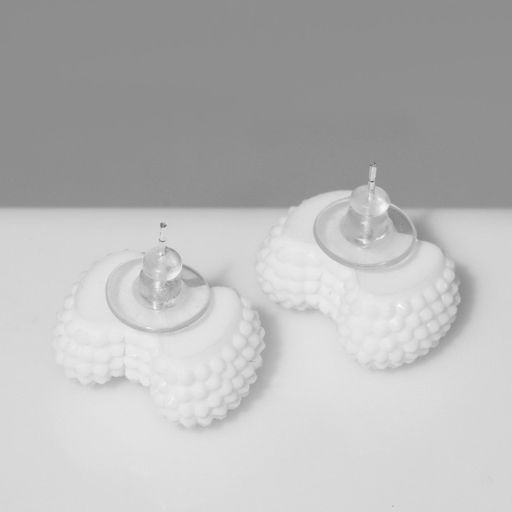 Серьги пластик Карамель бант, цвет белый - Qf фото 3