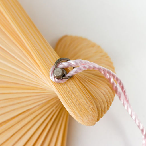 Веер складной h=21 см Зайчики у сакуры, розовый, с кисточкой