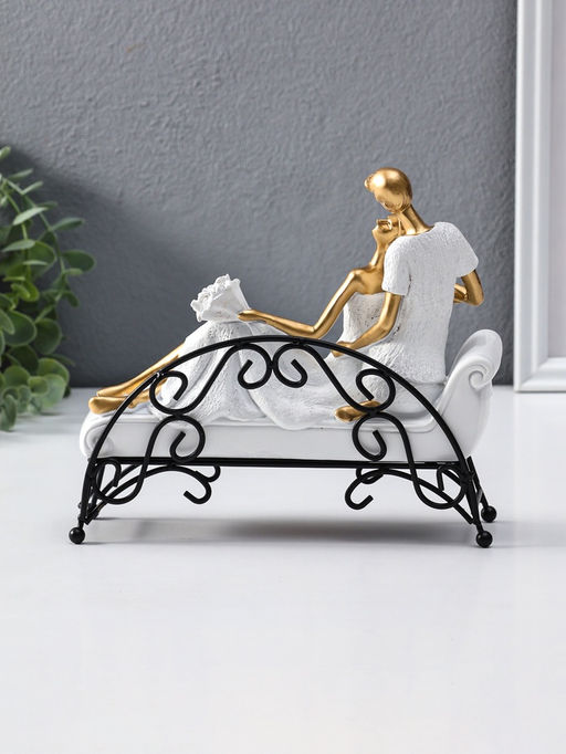 Сувенир полистоун "Парочка лежит на кушетке" бело-золотой 7х21,5х18,5 см