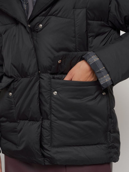 Зимняя женская куртка модная с капюшоном черного цвета 133105Ch