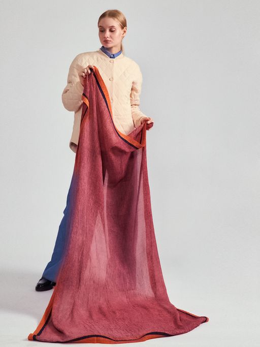 Большой, двусторонний однотонный палантин из жатого полотна. - Tantino фото 2