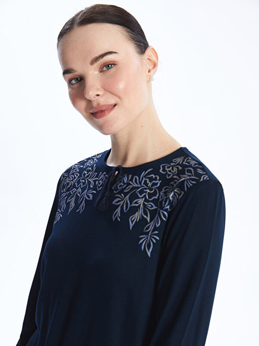 Ba?lamal? Yaka ?i?ekli Uzun Kollu Kad?n Bluz