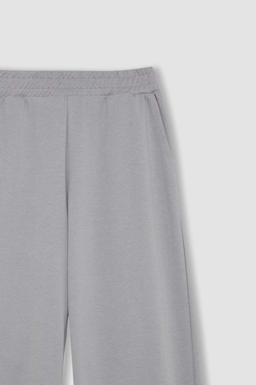 Базовые однотонные широкие серые спортивные штаны с широкими карманами на штанинах - Defacto фото 2
