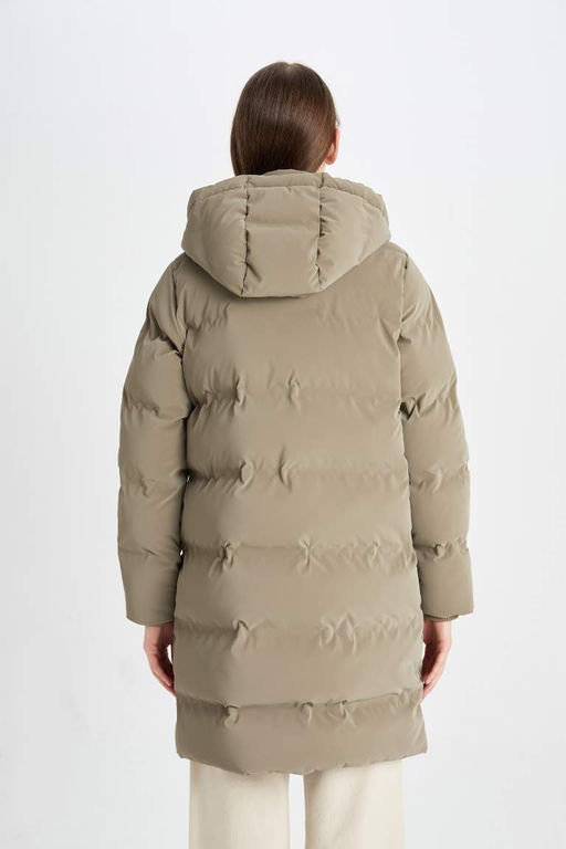 Водоотталкивающая длинная парка-пуховик с капюшоном и карманами на молнии - Defacto фото 7