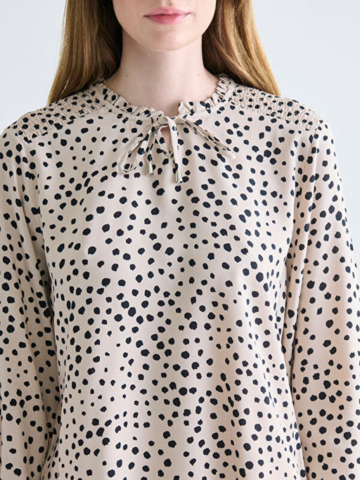 Ba?lamal? Yaka Puantiyeli Bluz