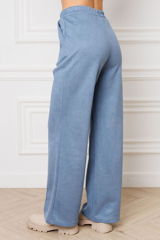 Костюм замшевый брючный 43043