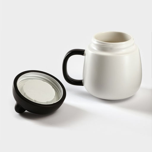 Кружка керамическая с пластиковой крышкой «Панда», 400 мл, цвет белый и чёрный