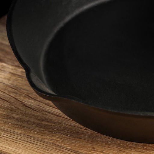 Сковорода Magma «Эко», 25×4.5 см, с 2 сливами, съёмная деревянная ручка, индукция, чугун, чёрная