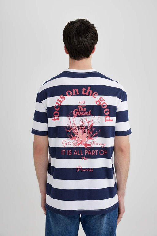 Футболка с короткими рукавами и круглым вырезом обычного кроя в полоску сзади с принтом - Defacto фото 7