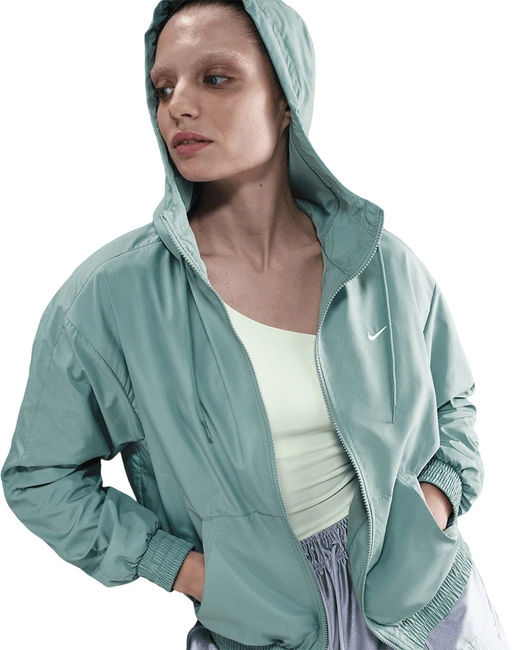 Ветровка женская