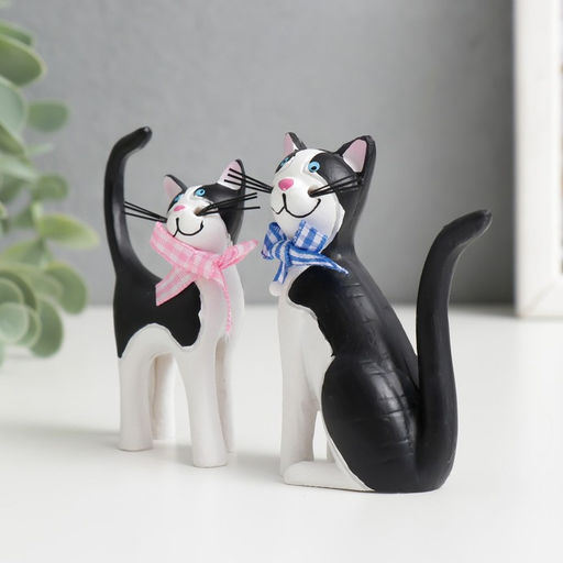 Набор фигурок полистоун «Кошки с бантиками», 2 шт., 9.3×7×3.7 см; 10×6.5×3 см