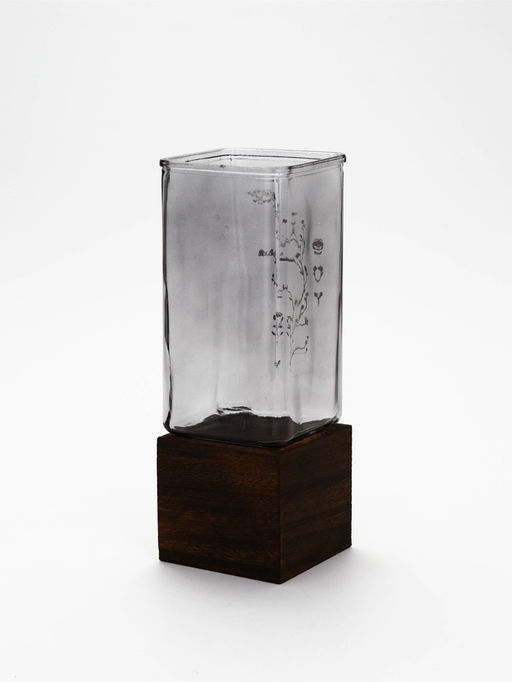 Ваза для цветов стеклянная с деревянной подставкой из темного стекла, 25 х 9 см