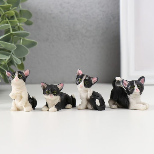 Цена за 4 шт. Фигурка полистоун «Чёрно-белый котёнок», 2.2×3×4.4 см, МИКС