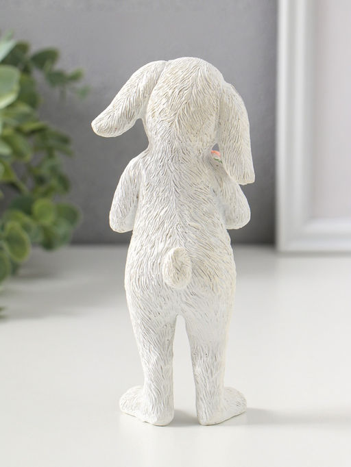 Фигурка полистоун Белая зайка с букетом розовых цветов, 16 см