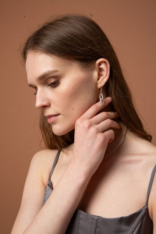 Серьги из металла серебристого цвета - Модные истории фото 3