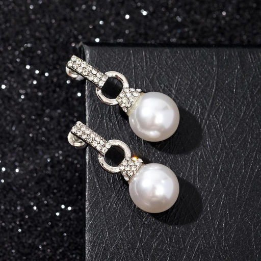 Серьги с жемчугом Шарики и сцепление колец, цвет белый в серебре - Queen fair фото 2