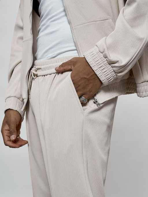 Спортивный костюм бежевого цвета