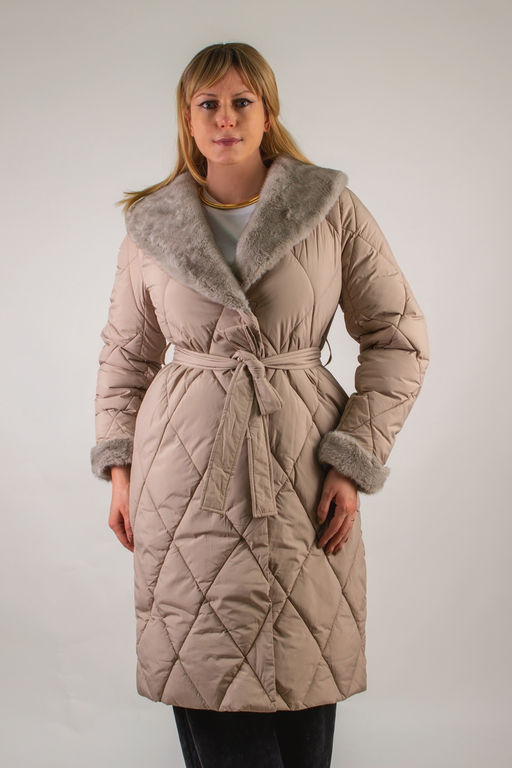 Стеганое пальто с меховой отделкой арт. 23153