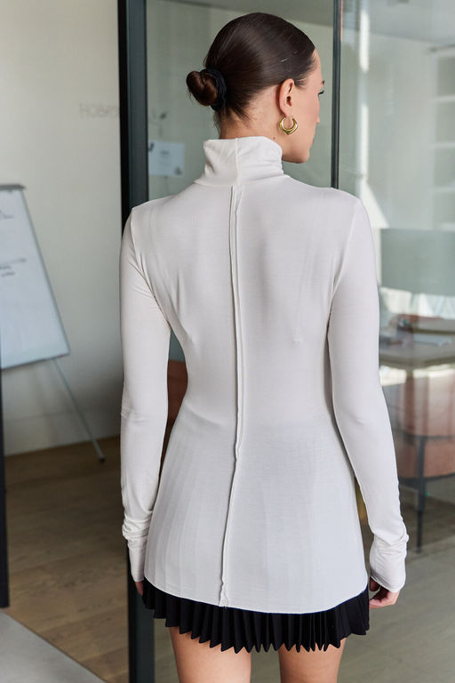 Водолазка облегающая с необработанными швами