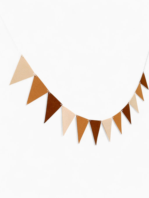 Гирлянда фетровая «Зайка»: 12 флажков + иголочка + лента