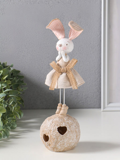 Фигура световая полистоун Зайка в льняном платье на шаре, 2?LR44, 8.5?8.5?26 см