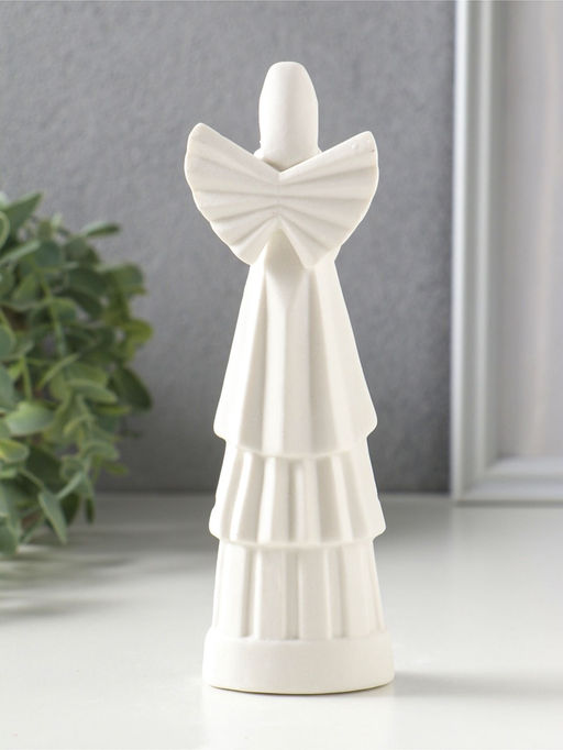 Сувенир керамика "Девушка-ангел в мантии" белый 5,4х3,4х17,7 см