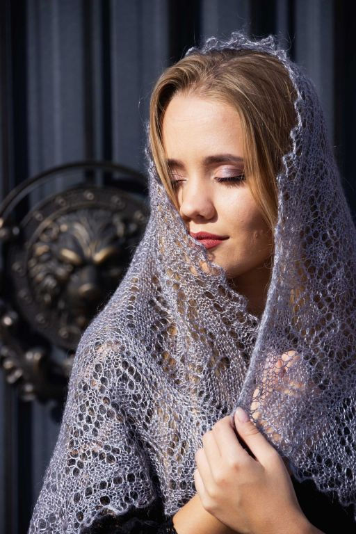 402 Паутинка Серебро серая 90см*90см